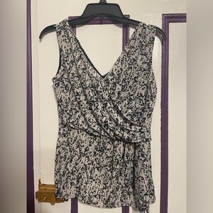 Suzy Shier Black & White Abstract Print Sleeveless Wrap Top – Size M